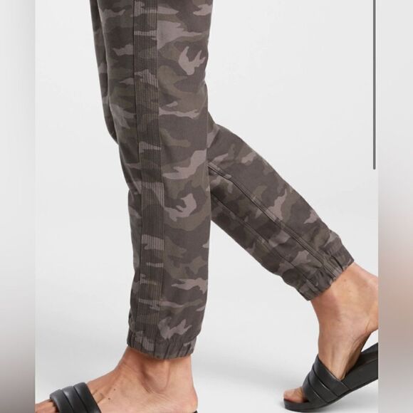 Athleta Camo Farallon Jogger - Picture 8 of 16